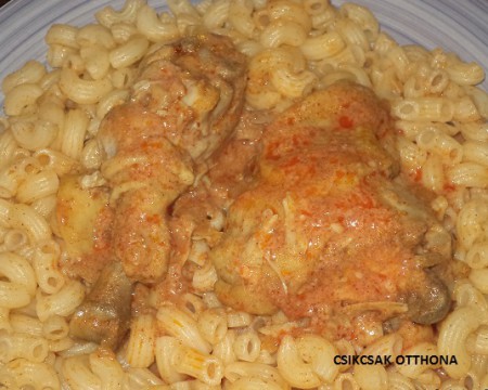 Tejfölös csirkepaprikás